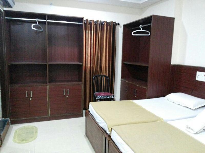 Oyo 11945 Hotel Glory Palace Индор Екстериор снимка