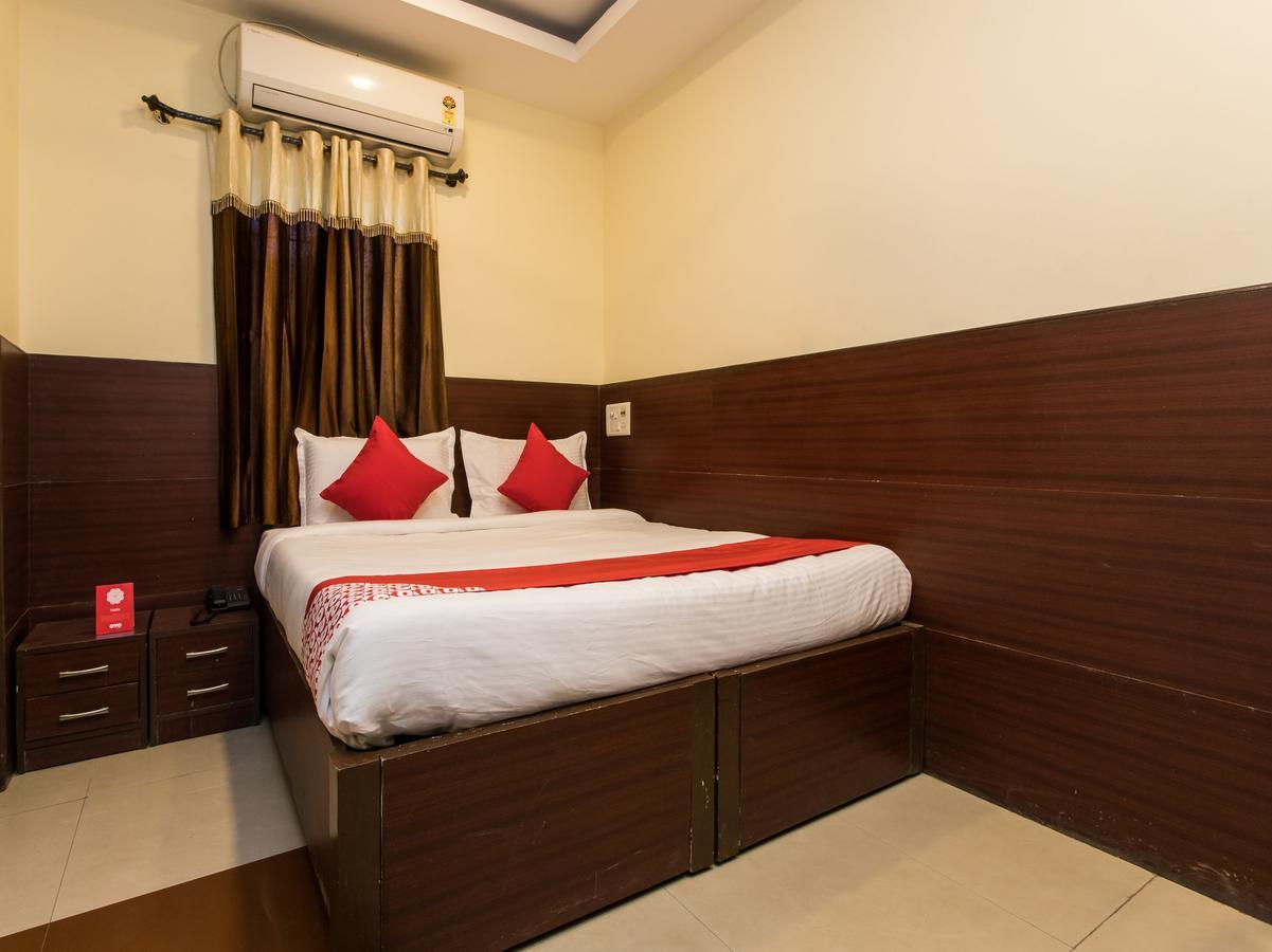 Oyo 11945 Hotel Glory Palace Индор Екстериор снимка