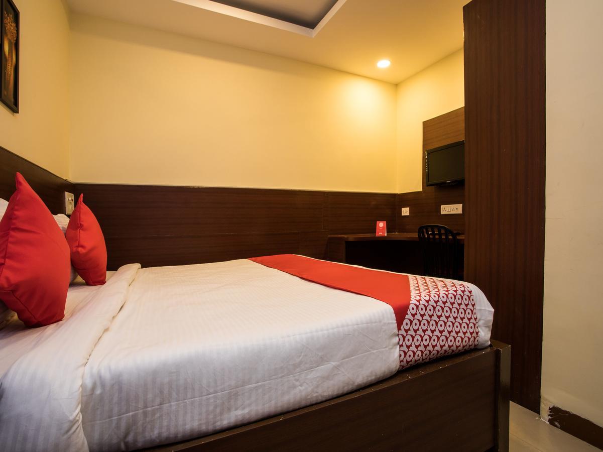 Oyo 11945 Hotel Glory Palace Индор Екстериор снимка