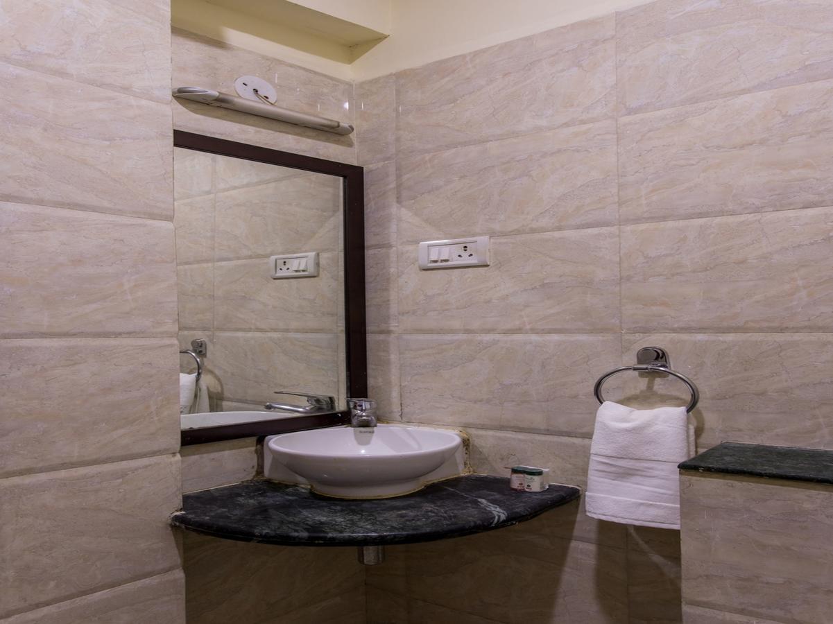 Oyo 11945 Hotel Glory Palace Индор Екстериор снимка